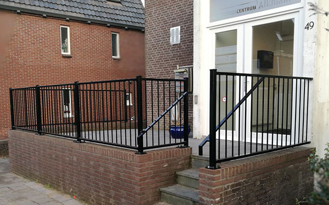 Republiek Trouwens binnen Balustrade met leuning - Veilige betreding van trap en bordes in Alkmaar