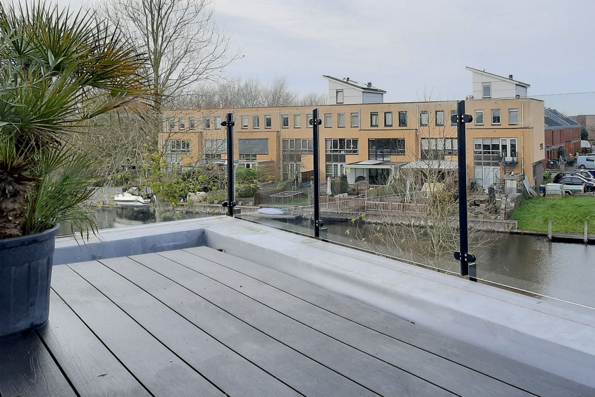 Glazen balustrade dakterras Almere