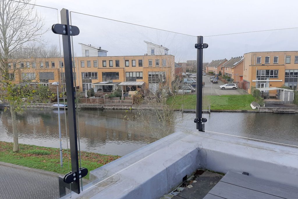 Glazen balustrade dakterras Almere