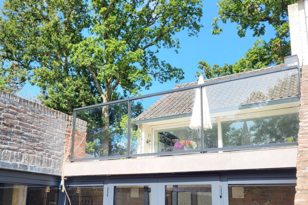 Glazen balustrade in Heemstede