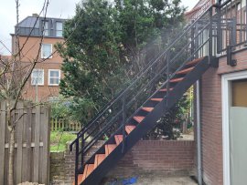 MT02 met houten treden