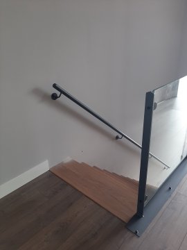 Ronde trapleuning in 7016 textuur