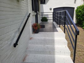 Trapleuning bij voordeur