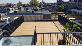 Dakterras met alu striphekwerk