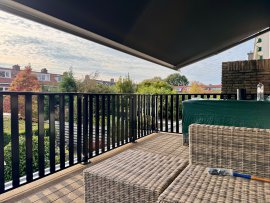 Aluminium balkonhekwerk op vlonder