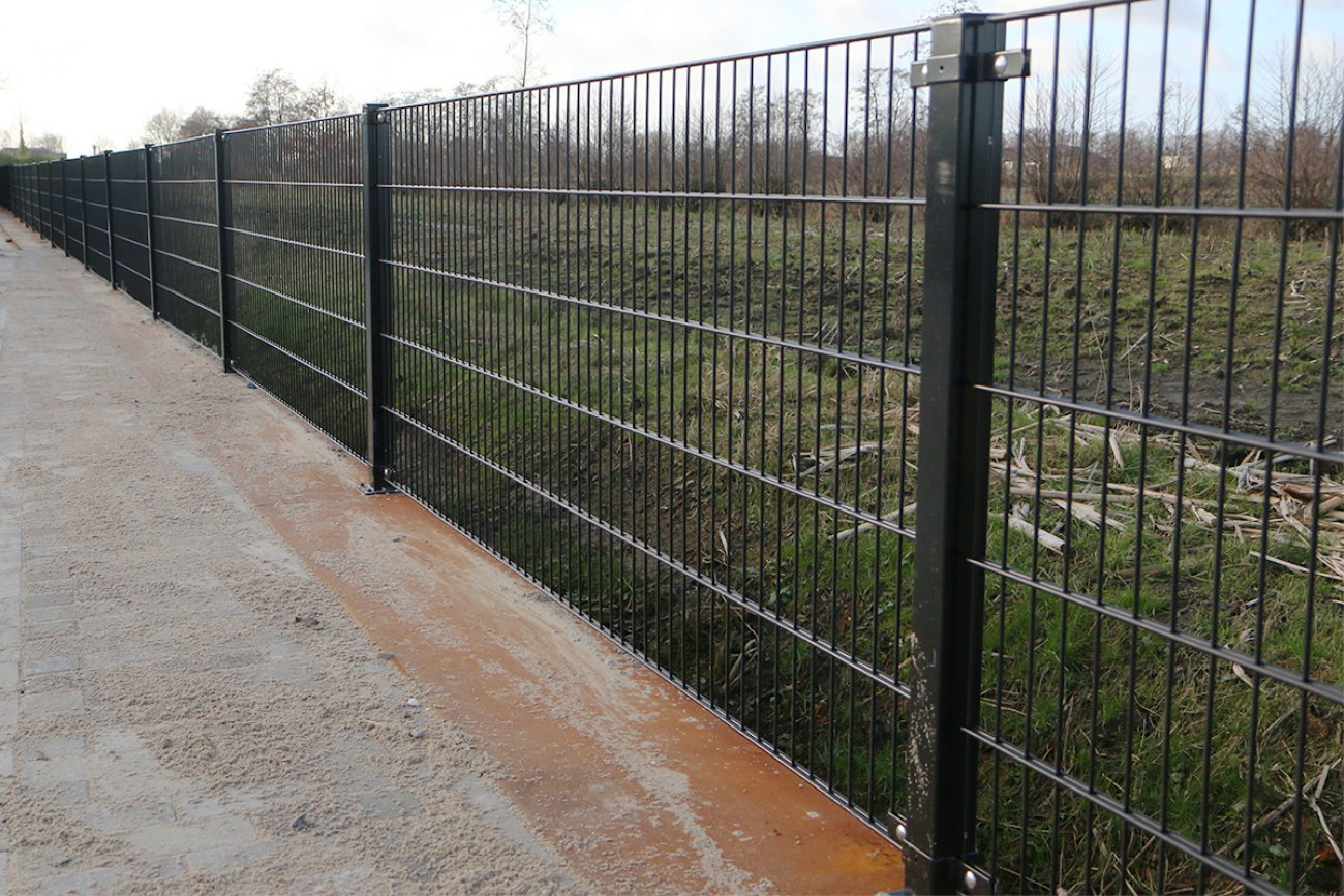 Dubbelstaafmat hekwerk plaatsen